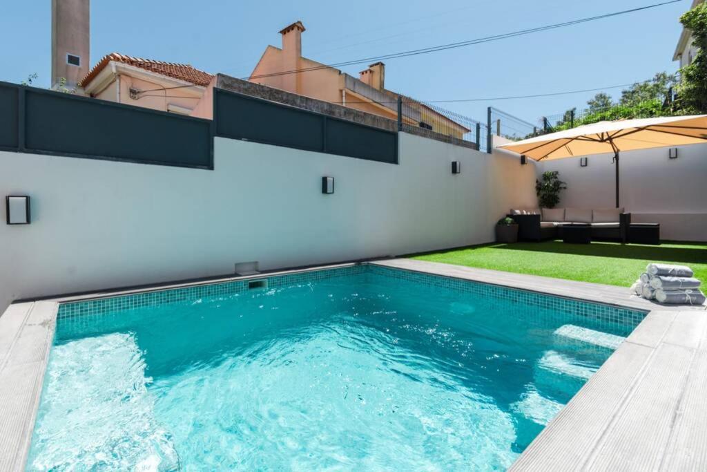 Luxury Villa With A Pool In The City - No Parties Allowed Lisbon Exterior photo