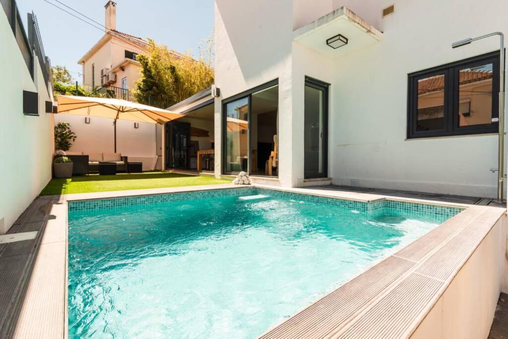 Luxury Villa With A Pool In The City - No Parties Allowed Lisbon Exterior photo