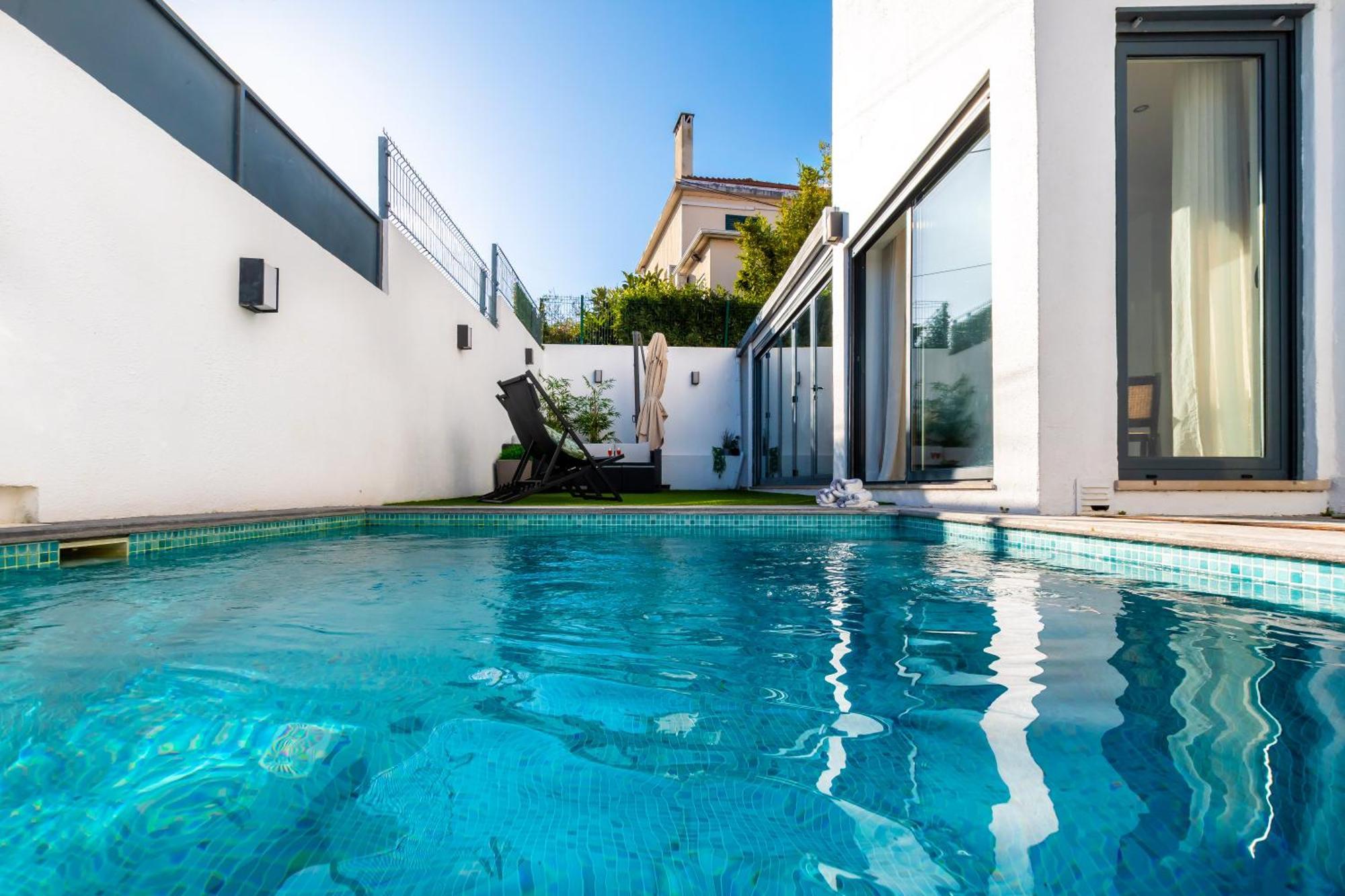 Luxury Villa With A Pool In The City - No Parties Allowed Lisbon Exterior photo